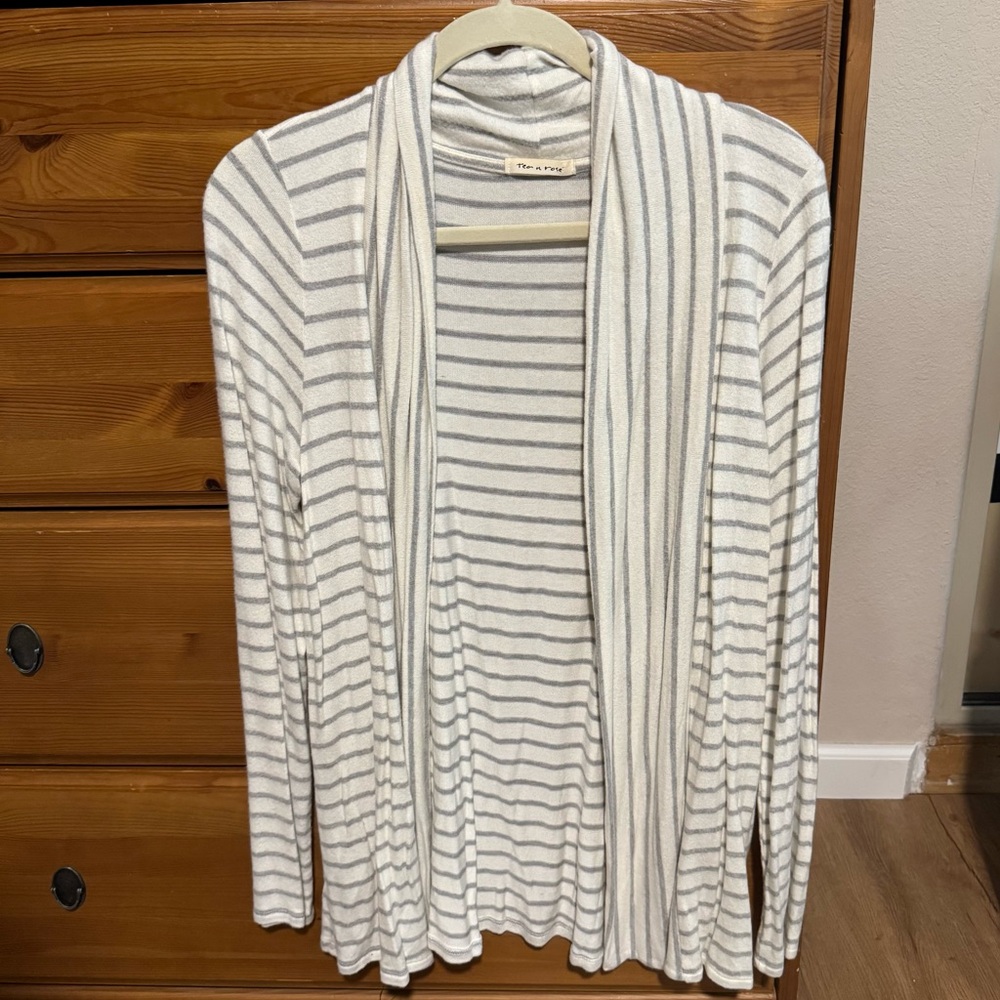 NWT Tea n Rose gray and white striped cardigan, size Large